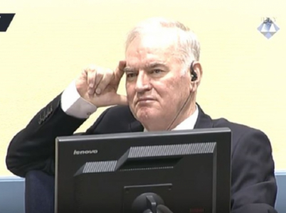 Čtyřiasedmdesátiletý strůjce Srebrenického masakru, generál Ratko Mladić, byl odsouzen k doživotnímu pobytu ve vězení.