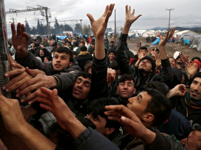 Kvóty na přerozdělování uprchlíků platí a musí se dodržovat. Co na tom, že jsou nefunkční a uprchlickou krizi nijak nezmírňují.