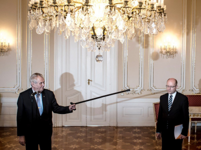 Miloš Zeman se s Bohuslavem Sobotkou nijak zvlášť nemusí. Přesto mu ale Sobotka spolupodepsal všechny jím udělená státní vyznamenání.