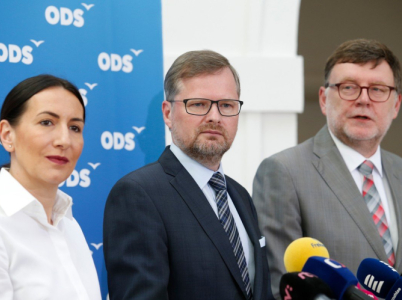 Předseda ODS Petr Fiala musí řešit trapasy, o které se mu postarala místopředsedkyně Udženija a předseda poslaneckého klubu Stanjura.