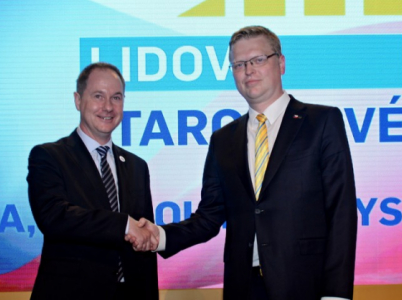 Měl to být volební sňatek roku. Namísto toho se Lidovci a Starostové potýkají s hořkým rozvodem.