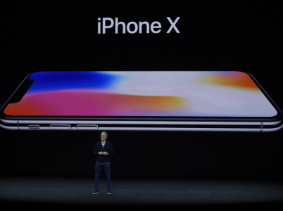 iPhone X je luxusní a asi nejdražší smartphone současnosti. Opravdu ho čeští úředníci tolik potřebují?