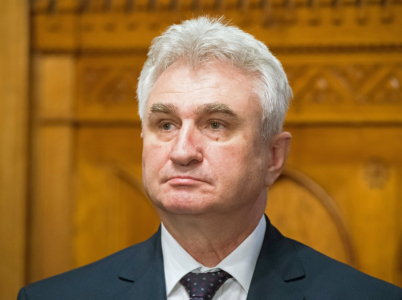 Milan Štěch vyhlásil válku živnostníkům. Přitom jen v Poslanecké sněmovně a Senátu si jich jeho ČSSD vydržuje bezmála 200. Tak šup, ať už jsou venku!