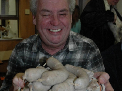 Každého Čecha může hřát u srdce, že svému prezidentovi přispěl na jitrničku.