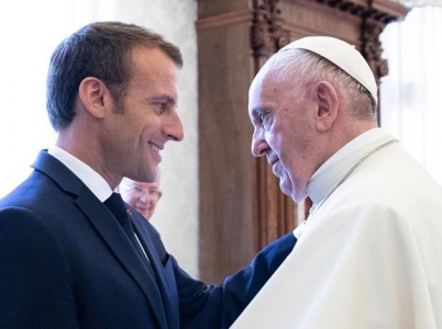Francouský prezident se setkal s Papežem Františkem.