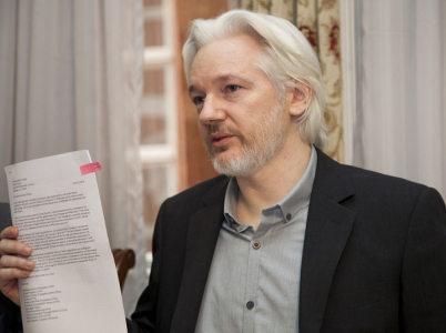 Julian Assange je australský vydavatel a internetový aktivista. 