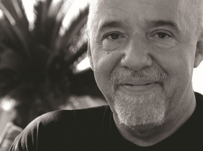 Brazilský spisovatel Paulo Coelho se stal známým po celém světě díky svému románu Alchymista.