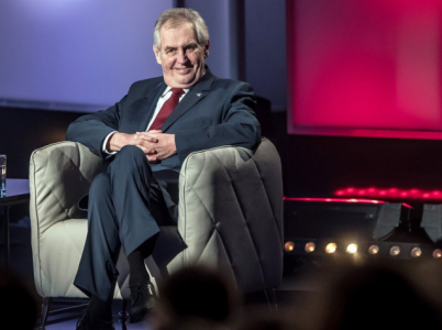 Miloš Zeman má kritiku a urážky rád. Tedy samozřejmě jen v případě, že je sám rozdává.