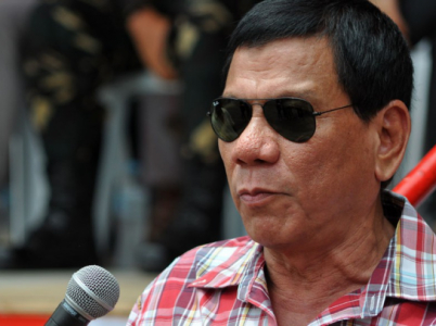 Filipínský prezident Duterte místy připomíná spíše záporáka z akčních filmů. U lidí je ale kupodivu populární.