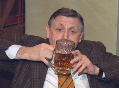 Pivní pupky nejsou odpudivé, naopak, ženy se k nim rády tulí.
