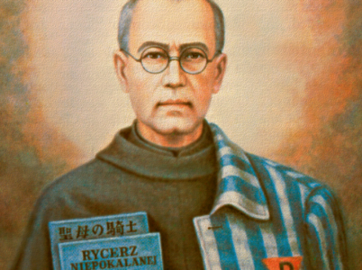 Z iniciativy papeže Jana Pavla II. byl Kolbe svatořečen. Jeho atributy jsou františkánské roucho, časopisy, které za života vydávala a vězeňský mundúr z Ovětimi.