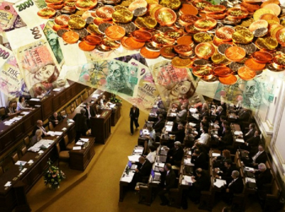 Práce poslance dokáže být docela solidní zlatý důl. V čerpání náhrad naši zákonodárci rozhodně nezahálejí.