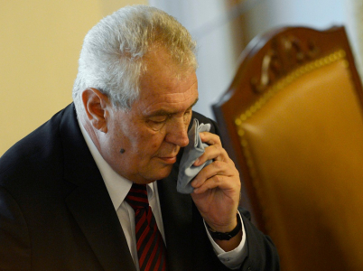 Vidíte? Páchne mu z úst!