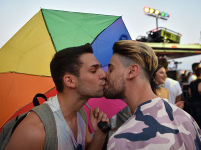 Je úplně jedno jestli jste gay, lesba nebo heterosexuál. Respekt si budujete svými činy, ne tím, s kým spíte.