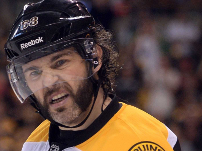 Mračí se, protože má depku. Neměl holt tolik číst toho Kafku...