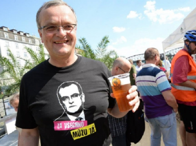 Skutečně může za všechno Kalousek? Za propad preferencí a odliv členů TOP 09 ano. Partnerstvím s Martinem Bursíkem svou politickou sebevraždu jen zpečetil.