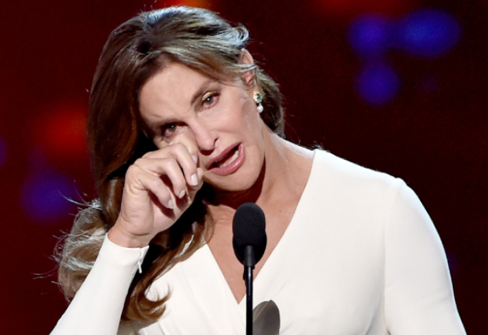Bruce Jenner před operativní změnou pohlaví byl jediným mužem, který kdy vyhrál titul žena roku.