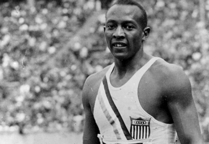 Jesse Owens mistrně překazil Hitlerův plán udělat z olympiády v Berlíně přehlídku dokonalosti bílé rasy.
