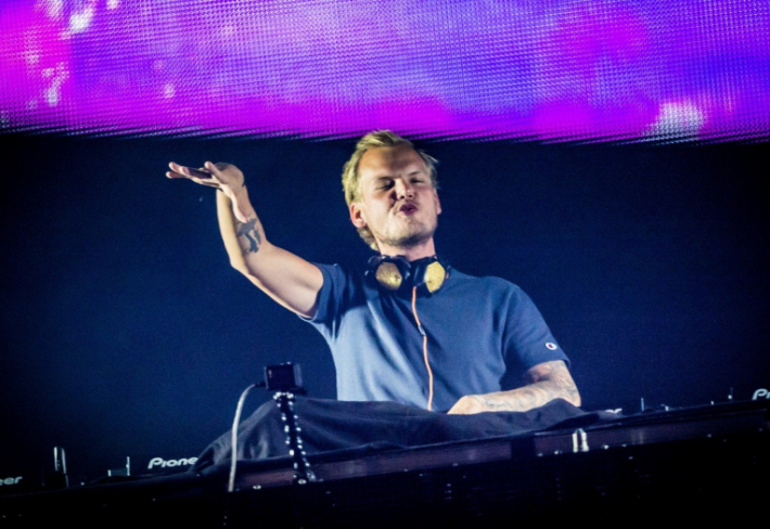 DJ a producent Avicii zemřel ve věku 28 let.