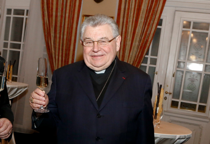 Alkohol duchovním nevadí, ale věda a biologie člověka ano. Kardinál Duka si v práci moc nevydělá.