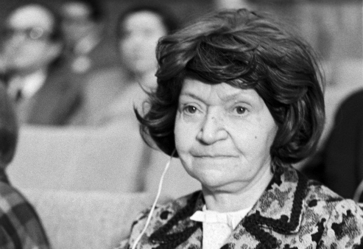 Stárnoucí Gusta Fučíková byla komunisty prezentována jako hrdinka. Lidem byla ale spíše pro smích.