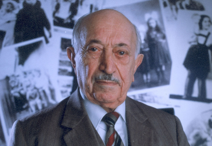 Pro jedny je Simon Wiesenthal hrdinou, jiní ho považují za lháře a podvodníka.