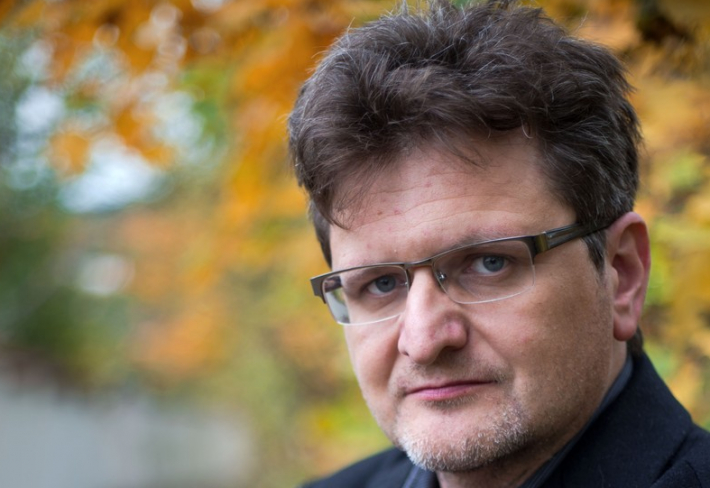 Šafr Pavel, svérázná postavička české mediální scény posledních 20 let. Po neblahém působení v Blesku, odkud byl nucen odejít, se odklidil do marginálního webu.