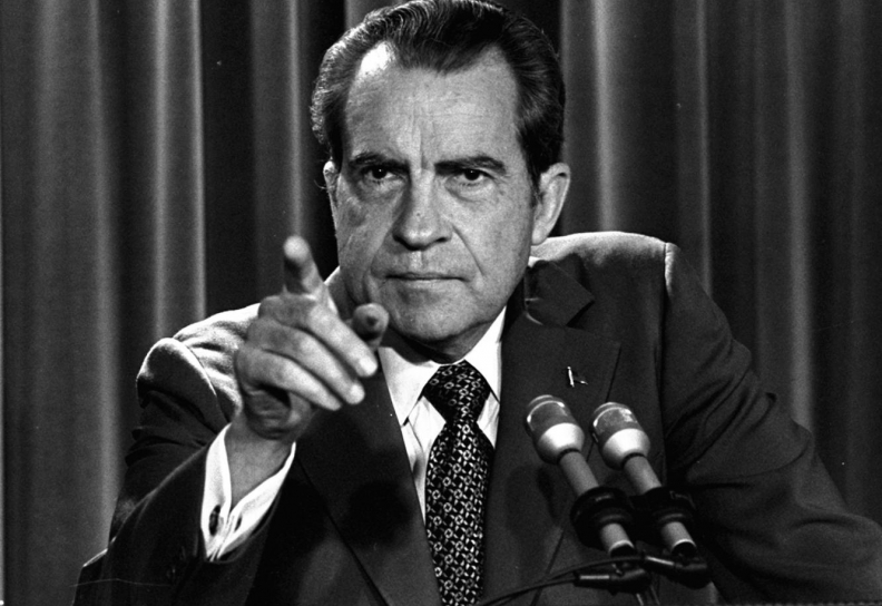 37. prezident USA RIchard Nixon je dodnes jediným americkým prezidentem, který na svou funkci dobrovolně rezignoval. Ačkoliv dobrovolně je možná silné slovo.