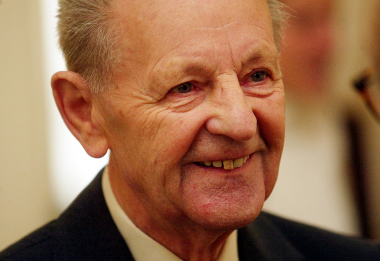 Komunistický pohlavár Milouš Jakeš před 28 lety pronesl svůj památný projev v Červeném Hrádku. Svými moudry nás oblažuje dodnes.