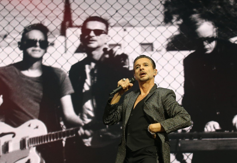 Depeche Mode jsou sice skoro v důchodu, ale i tak prodávají víc lístků, než o generace maldší hvězdičky.