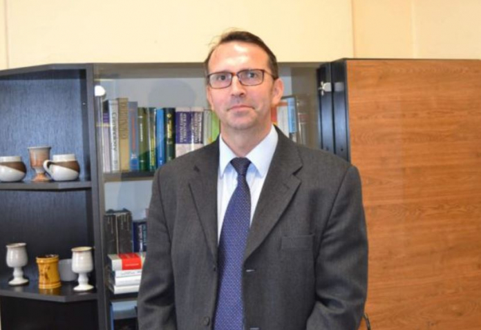 Docent Herczeg byl nejen uznávaným advokátem, ale i velmi oblíbeným vyučujícím trestního práva na pražské právnické fakultě. Jeho smrt zasáhla stovky studentů i absolventů.