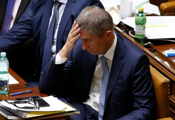 Takhle nějak se tvářil každý, kdo byl nucen sedmihodinové jednání poslanecké sněmovny sledovat.