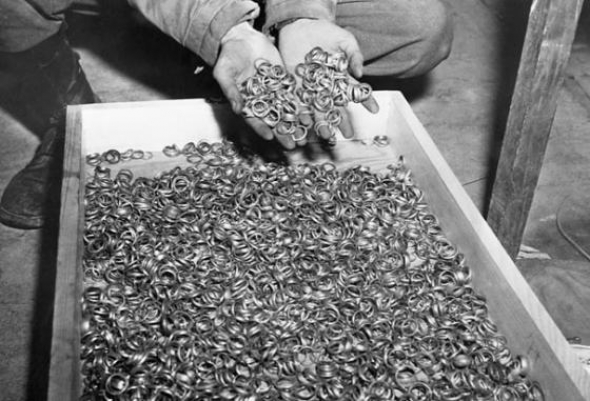 5) Svatební prsteny z koncentračního tábora