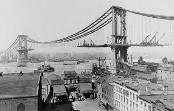 7) Výstavba Manhattan Bridge, USA