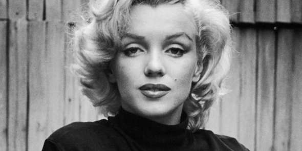 8) „Moudrá dívka líbá, ale nemiluje, naslouchá, ale nevěří, a opouští předtím, než je opuštěna.“ Marilyn Monroe 