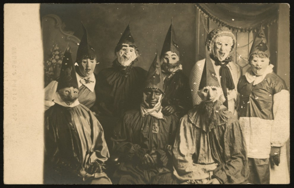 11. Taková normální oslava Halloweenu v roce 1910