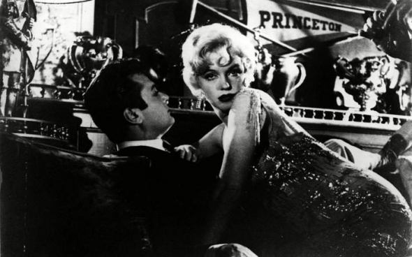 1. Marilyn Monroe a Tony Curtis ve filmu Někdo to rád horké