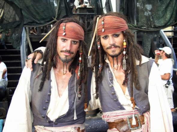 13. Johnny Depp a Tony Angelotti v Pirátech z Karibiku