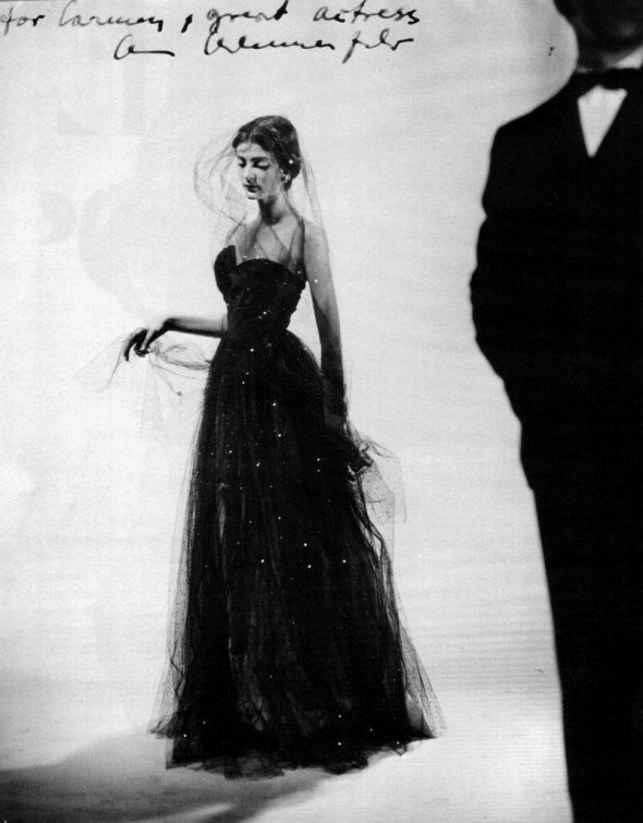 1. Věčně mladá Carmen Dell&#039;Orefice (na fotografii: Carmen fotí pro Vogue v roce 1946)