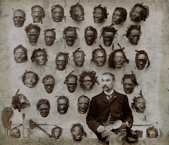 1.  Horatio Gordon Robley a jeho sbírka oddělených hlav (1895)