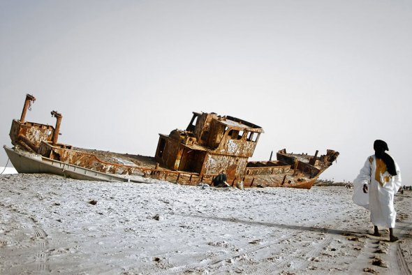 #8 Zrezlá loď na pláži Nouakchott v Mauritánii