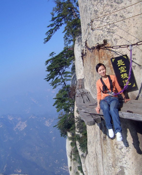 8. Cesta smrti (výška: 2130 m), Čína