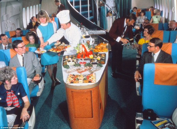 Stolování za letu bylo skutečně opulentní.