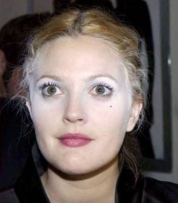 4. Drew Barrymore nevychytala makeup 