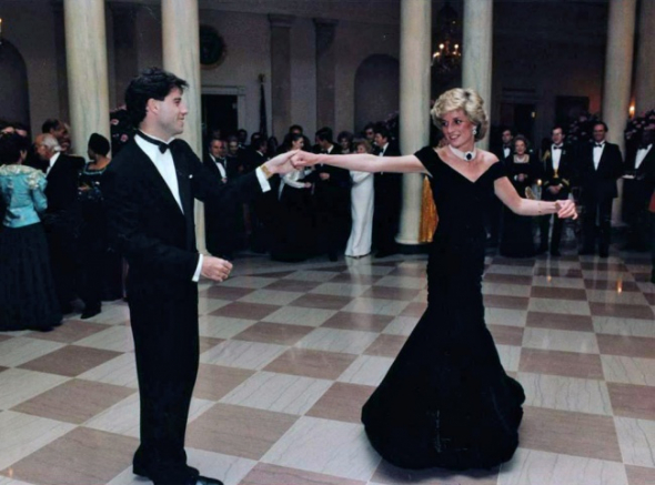 4. Princezna Diana a John Travolta během recepce v Bílém domě roku 1985