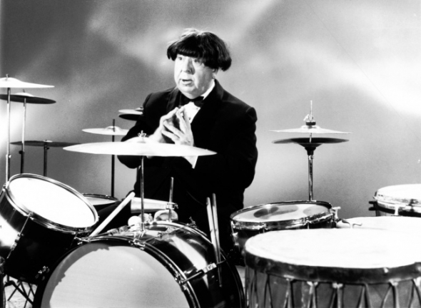 3. Alfred Hitchcock imituje Ringo Starra, 1964