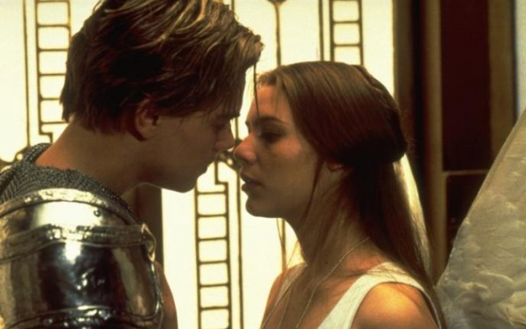 8. Leonardo DiCaprio a Claire Danes ve filmu v adaptaci divadelní hry Romeo a Julie 