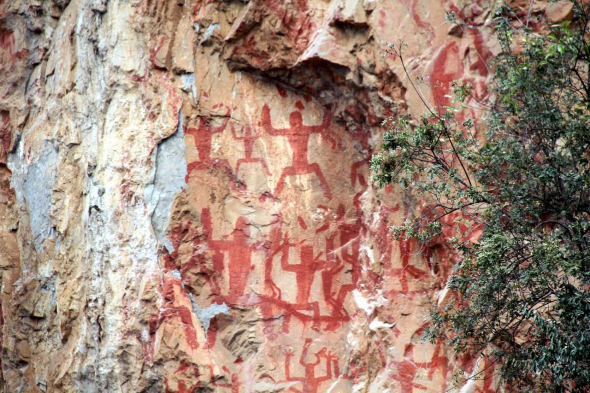 6. 1900 skalních maleb podél čínské řeky Cuo-ťiang