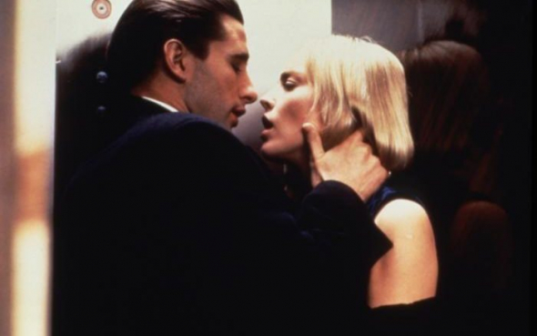 5. Sharon Stone a její filmový partner William Baldwin v thrilleru Někdo se dívá