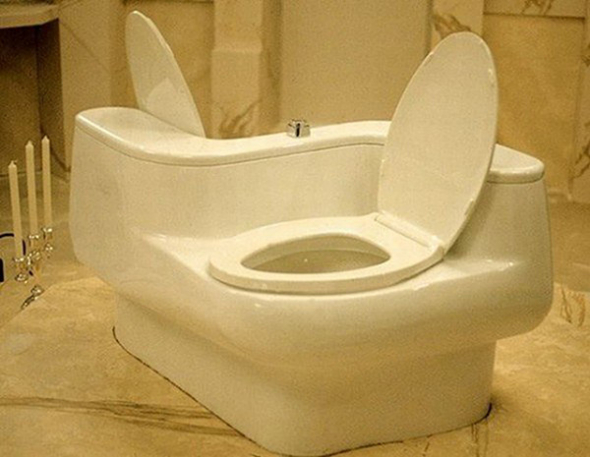 WC pro zamilované dvojice, které se od sebe nemohou odtrhnout!